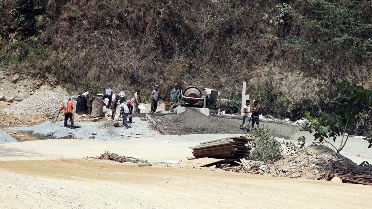 मध्यपहाडी राजमार्गः बिहुँ–घोडाबाँधे खण्डको ठेक्का रद्द